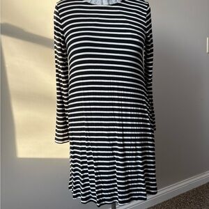 Old Navy Black and White Long Sleeve Dress
